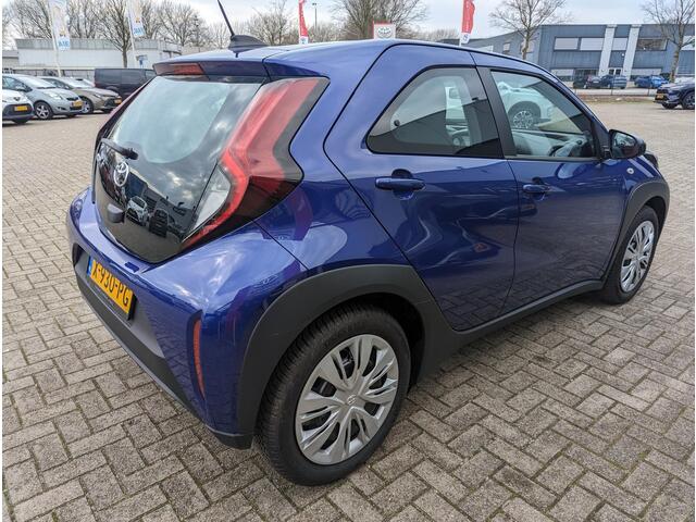 Toyota AYGO X 1.0 VVT-i MT Play Airco / Cruise Control Adaptief / Camera / All-Seasonbanden