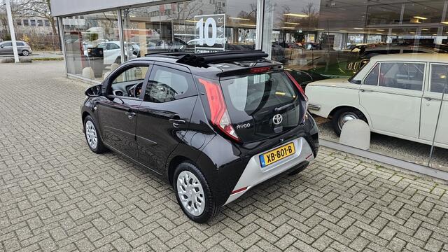 Toyota AYGO 1.0 x-play NLauto | 1e eigenaar | dealeronderhouden