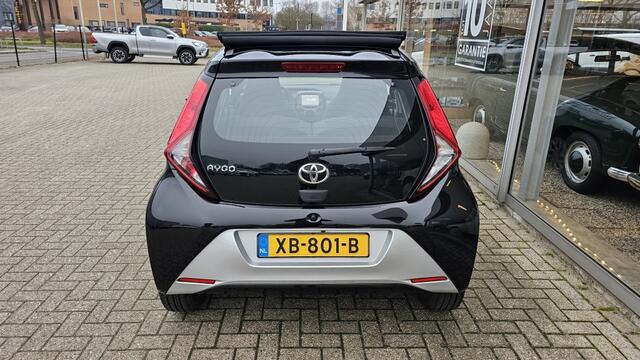 Toyota AYGO 1.0 x-play NLauto | 1e eigenaar | dealeronderhouden