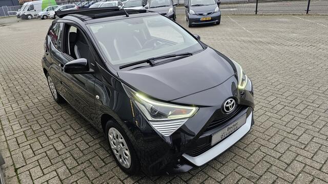 Toyota AYGO 1.0 x-play NLauto | 1e eigenaar | dealeronderhouden