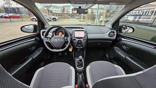 Toyota AYGO 1.0 x-play NLauto | 1e eigenaar | dealeronderhouden