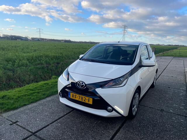 Toyota AYGO 1.0 VVT-i x-play, camera, apple carplay, cruise controle