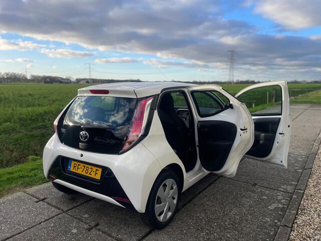 Toyota AYGO 1.0 VVT-i x-play, camera, apple carplay, cruise controle