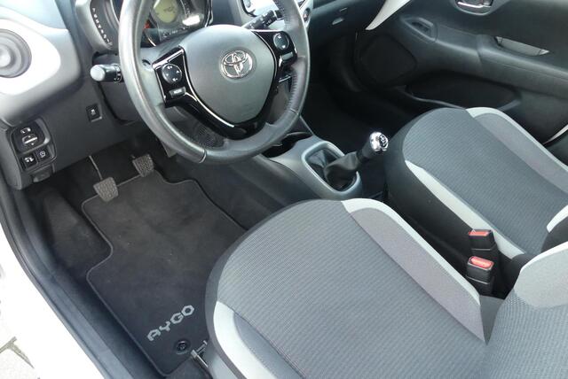 Toyota AYGO 1.0 VVT-i x 5 DEURS.AIRCO.CAMERA.APP CARPLAY.