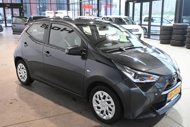 Toyota AYGO 1.0 VVT-i x-play Airco LED 1e Eigenaar Dealer Onderhouden! Inruil Mogelijk!