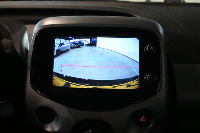 Toyota AYGO 1.0 VVT-i x-play Airco LED 1e Eigenaar Dealer Onderhouden! Inruil Mogelijk!