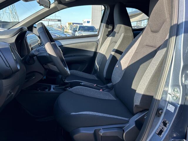 Toyota AYGO X 1.0 VVT-i S-CVT Play Toyota Aygo X 1.0 VVT-i S-CVT play **AUTOMAAT/ NIEUWE AUTO**