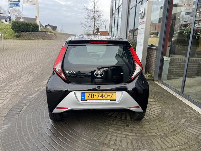 Toyota AYGO 1.0 VVT-i x-play