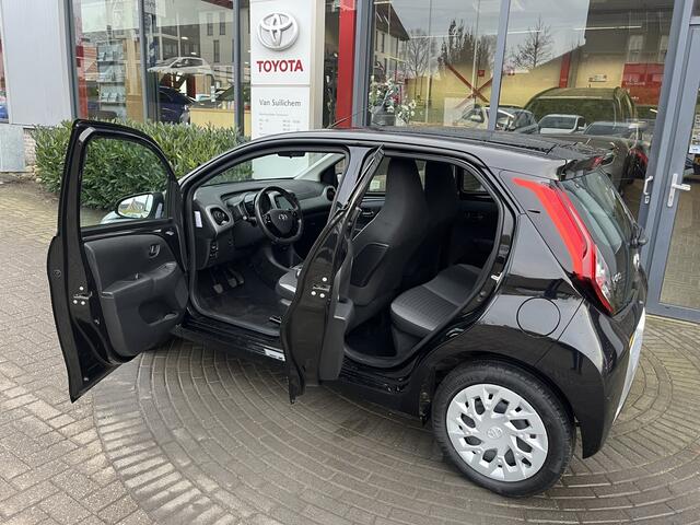 Toyota AYGO 1.0 VVT-i x-play