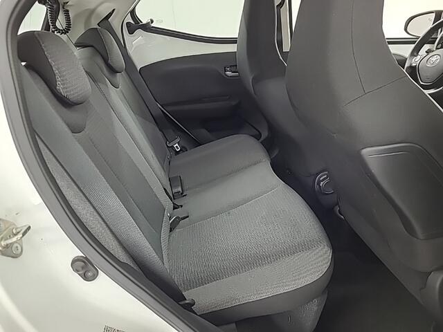 Toyota AYGO 1.0 VVT-i x-play (73 PK) 1e-Eig. Keurig-Onderh. BOVAG-Garantie. NL-Auto. Navigatie/Apple-Carplay/Android-Auto, Achteruitrijcamera, Hill-Hold, Airco, Privacy-Glas