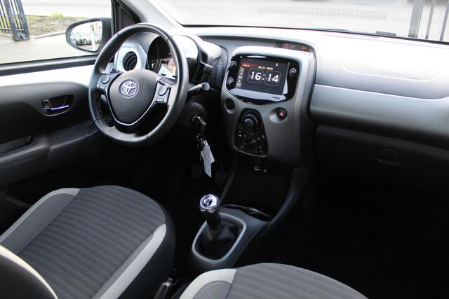 Toyota AYGO 1.0 VVT-i x-play limited Achteruitrijcamera/Mirror link/Spraakbediening/Radio/Airco/Toerenteller/Elektrische ramen/Elektrisch verstelbare spiegels.