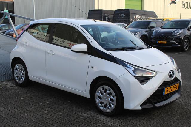 Toyota AYGO 1.0 VVT-i x-play limited Achteruitrijcamera/Mirror link/Spraakbediening/Radio/Airco/Toerenteller/Elektrische ramen/Elektrisch verstelbare spiegels.