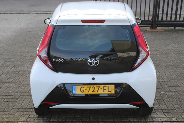 Toyota AYGO 1.0 VVT-i x-play limited Achteruitrijcamera/Mirror link/Spraakbediening/Radio/Airco/Toerenteller/Elektrische ramen/Elektrisch verstelbare spiegels.