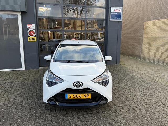 Toyota AYGO 1.0 VVT-i x-play Automaat / Airco/ Apple Carplay/Android Auto/ Camera/ LED