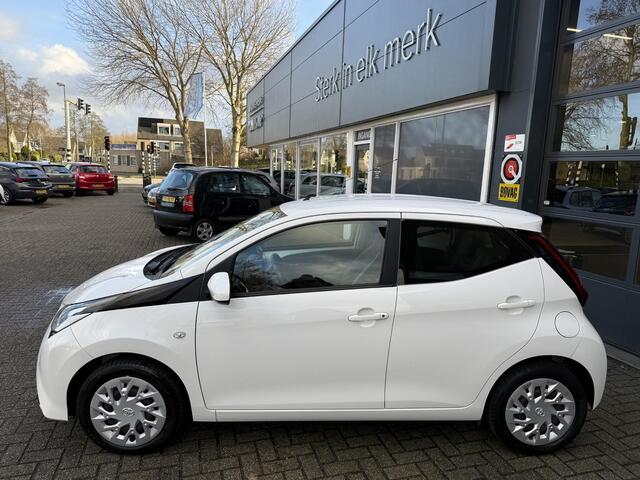 Toyota AYGO 1.0 VVT-i x-play Automaat / Airco/ Apple Carplay/Android Auto/ Camera/ LED