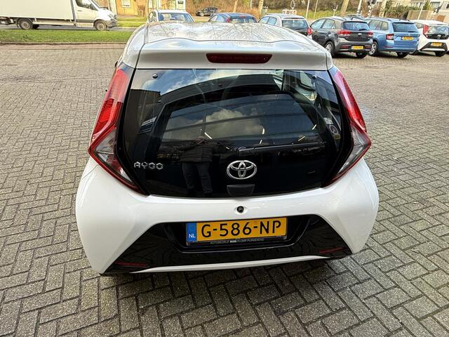 Toyota AYGO 1.0 VVT-i x-play Automaat / Airco/ Apple Carplay/Android Auto/ Camera/ LED