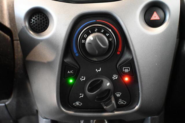 Toyota AYGO 1.0 VVT-i x-play limited Airco Cruise control 1e Eigenaar Apple carplay Camera Inruil mogelijk
