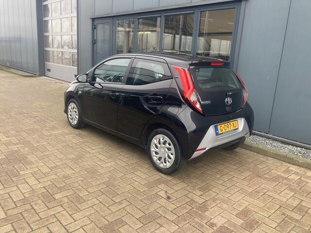 Toyota AYGO 1.0 VVT-i X-Play 5-drs. CAMERA/CARPLAY/AIRCO/LIMITER