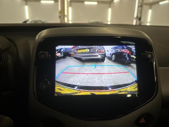 Toyota AYGO 1.0 VVT-I X-PLAY 5-DRS LUXE UITVOERING!