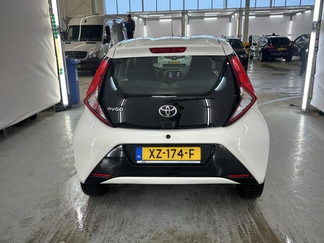 Toyota AYGO 1.0 VVT-I X-PLAY 5-DRS LUXE UITVOERING!