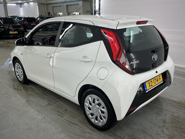 Toyota AYGO 1.0 VVT-I X-PLAY 5-DRS LUXE UITVOERING!
