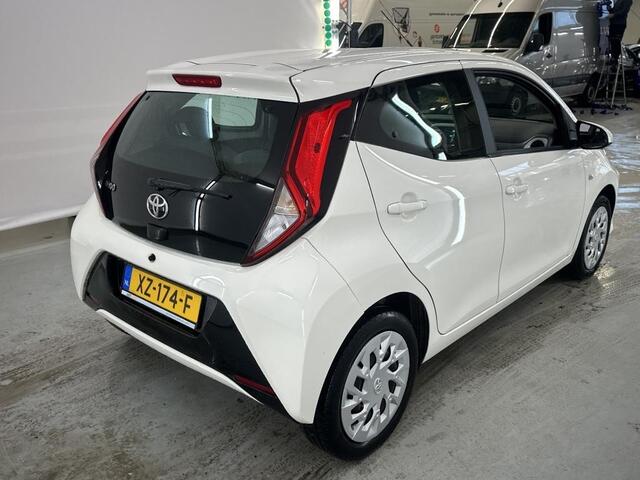 Toyota AYGO 1.0 VVT-I X-PLAY 5-DRS LUXE UITVOERING!