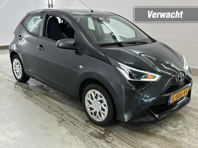 Toyota AYGO 1.0 VVT-I X-PLAY LTD 5-DRS LUXE UITVOERING!