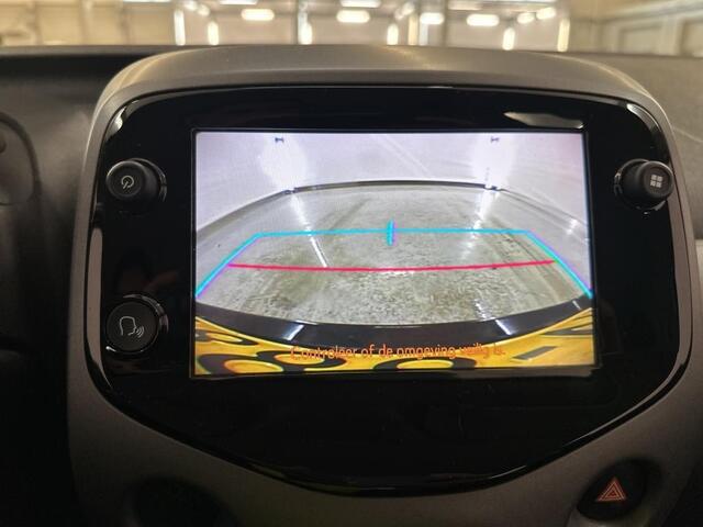 Toyota AYGO 1.0 VVT-I X-PLAY LTD 5-DRS LUXE UITVOERING!