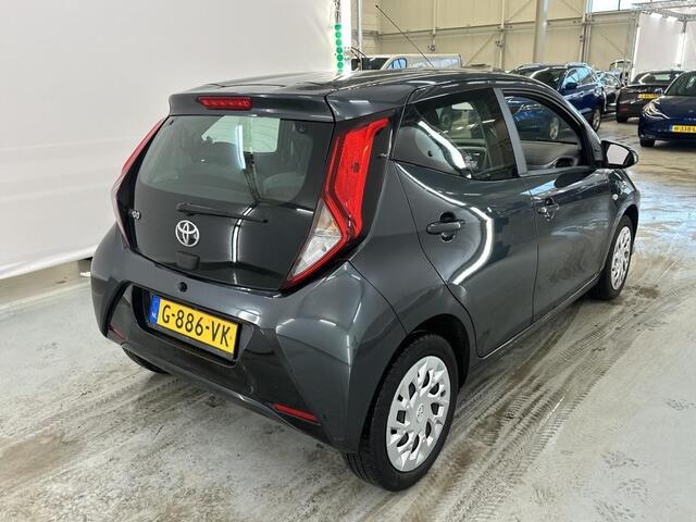 Toyota AYGO 1.0 VVT-I X-PLAY LTD 5-DRS LUXE UITVOERING!