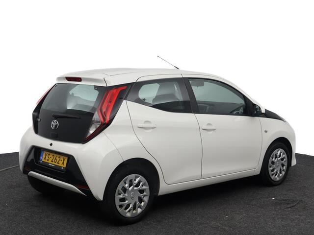 Toyota AYGO 1.0 VVT-i x-play | Apple carplay/Android Auto | Parkeercamera | Electrische spiegels | Airco | Bluetooth |