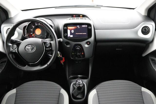 Toyota AYGO 1.0 VVT-i x-play | Apple carplay/Android Auto | Parkeercamera | Electrische spiegels | Airco | Bluetooth |