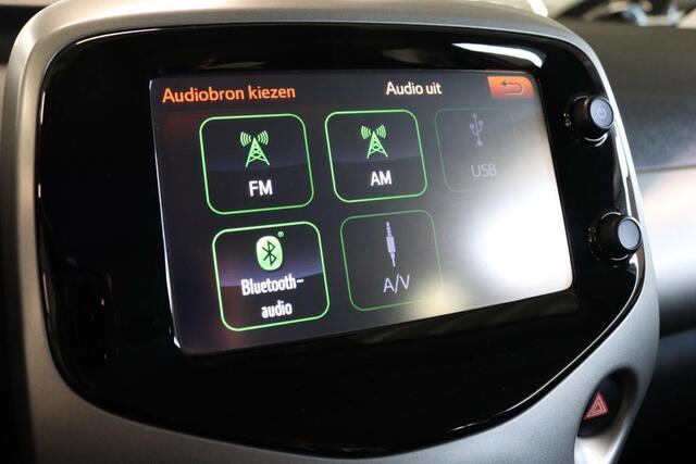 Toyota AYGO 1.0 VVT-i x-play | Apple carplay/Android Auto | Parkeercamera | Electrische spiegels | Airco | Bluetooth |