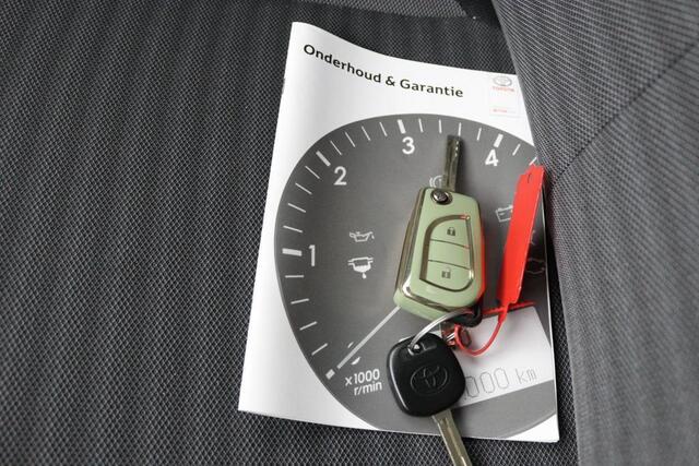 Toyota AYGO 1.0 VVT-i x-play | Apple carplay/Android Auto | Parkeercamera | Electrische spiegels | Airco | Bluetooth |