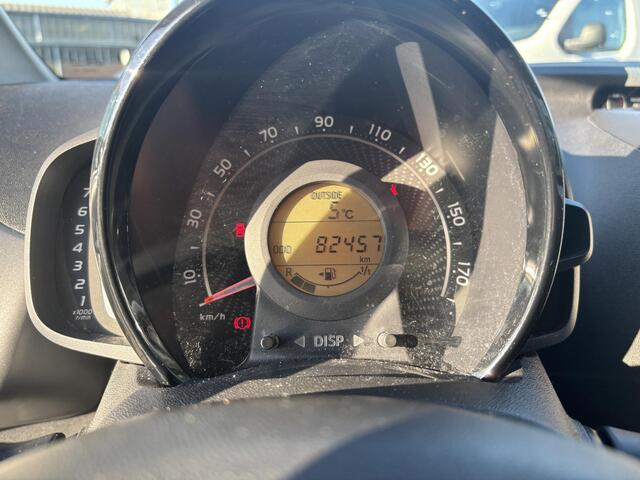 Toyota AYGO 1.0 VVT-i x-play limited TREKHAAK, SLECHTS 82.000KM NEDERLANDSE AUTO