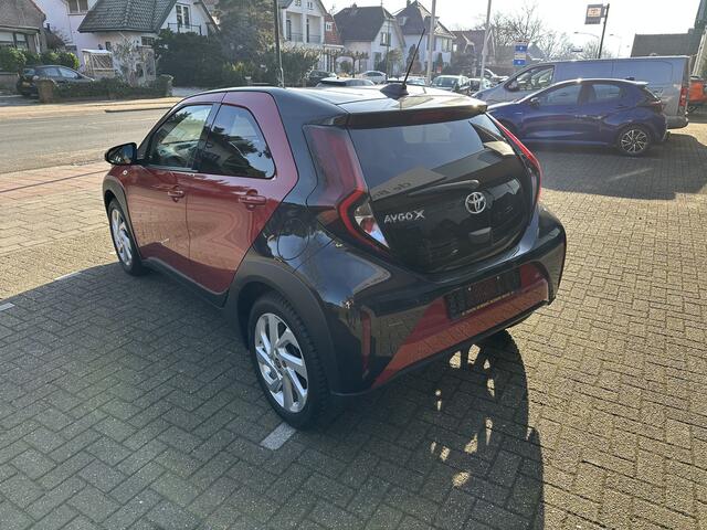 Toyota AYGO X 1.0 VVT-i MT Pulse Bi-tone / lichtmetalen velgen / Apple Carplay / Android Auto / parkeercamera / adaptieve cruise control / 10 jaar garantie / auto komt rechtstreeks van Toyota / rijklaarprijs