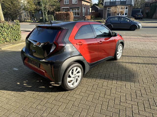 Toyota AYGO X 1.0 VVT-i MT Pulse Bi-tone / lichtmetalen velgen / Apple Carplay / Android Auto / parkeercamera / adaptieve cruise control / 10 jaar garantie / auto komt rechtstreeks van Toyota / rijklaarprijs