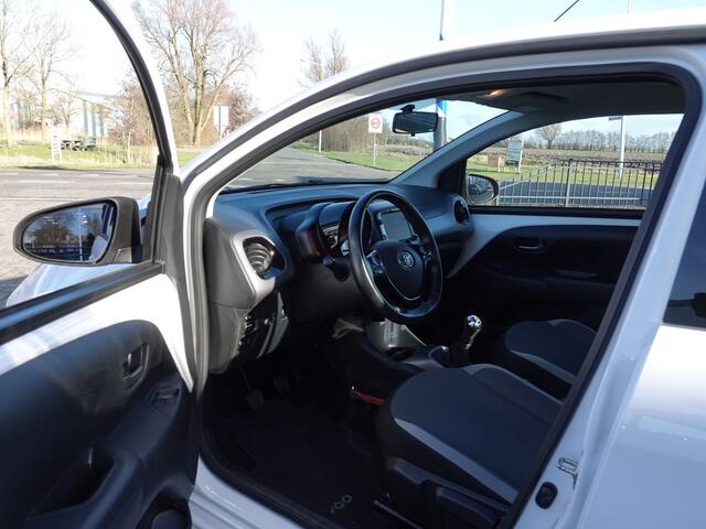 Toyota AYGO 1.0 VVT-i x-play NAVI | CAMERA | AIRCO | BT-TEL