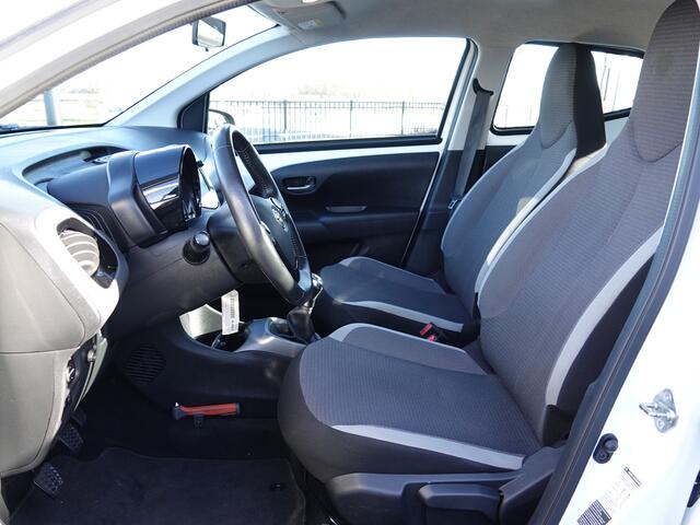 Toyota AYGO 1.0 VVT-i x-play NAVI | CAMERA | AIRCO | BT-TEL