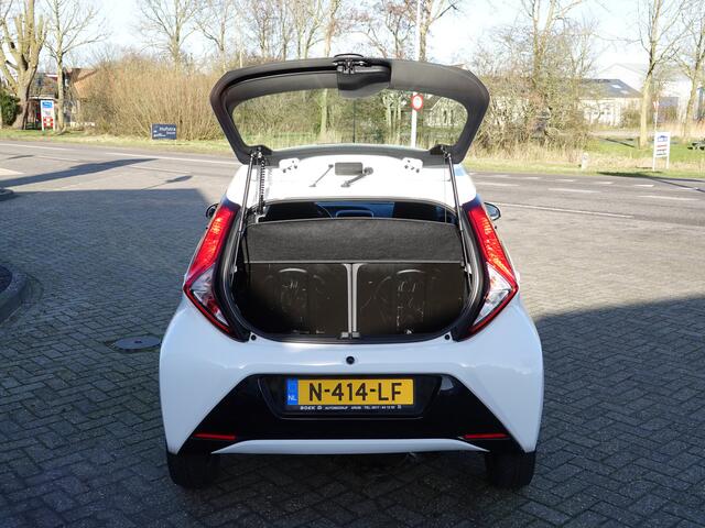 Toyota AYGO 1.0 VVT-i x-play NAVI | CAMERA | AIRCO | BT-TEL