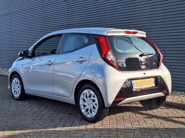 Toyota AYGO 1.0 VVT-i x-play | Camera | Touchscreen | Airco | Navigatie via Apple Carplay of Android Auto