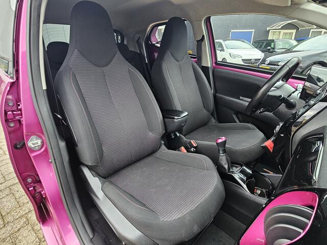 Toyota AYGO 1.0 VVT-i x-play AIRCO|CAMERA|GETINT GLAS|LM-VELGEN|USB|BLUE TOOTH TELEFONIE|STOELVERWARMING Maandag tot Vrijdag van 09.00 tot 20.00 uur en Zaterdag van 09.00 tot 18.00 uur