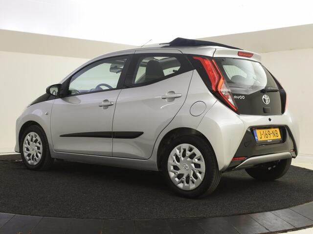 Toyota AYGO 1.0 VVT-i x-play Cabrio Automaat | Navigatie | Camera