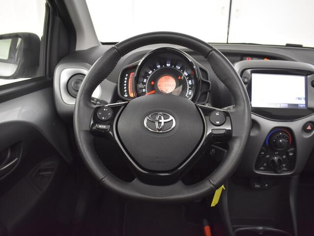 Toyota AYGO 1.0 VVT-i x-play Cabrio Automaat | Navigatie | Camera