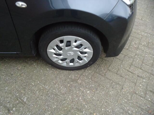 Toyota AYGO 1.0 VVT-i x-play Automaat