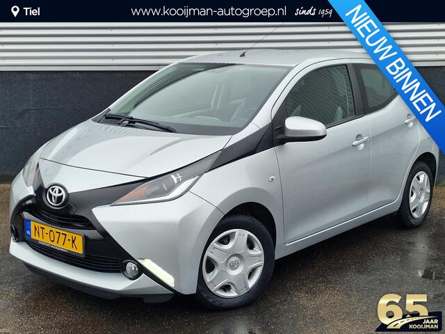 Toyota AYGO 1.0 VVT-i x-play Navigatie, Achteruitrijcamera, Bluetooth, 5-deurs