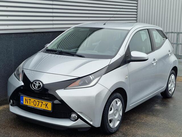 Toyota AYGO 1.0 VVT-i x-play Navigatie, Achteruitrijcamera, Bluetooth, 5-deurs
