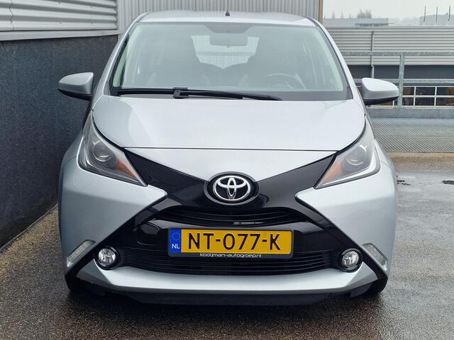 Toyota AYGO 1.0 VVT-i x-play Navigatie, Achteruitrijcamera, Bluetooth, 5-deurs
