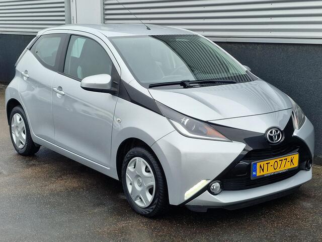 Toyota AYGO 1.0 VVT-i x-play Navigatie, Achteruitrijcamera, Bluetooth, 5-deurs