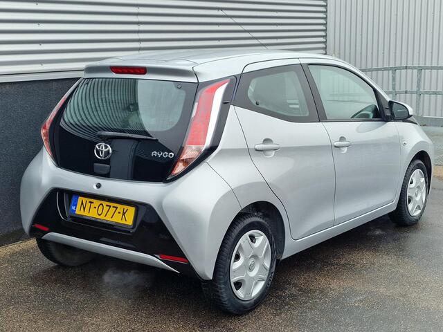 Toyota AYGO 1.0 VVT-i x-play Navigatie, Achteruitrijcamera, Bluetooth, 5-deurs