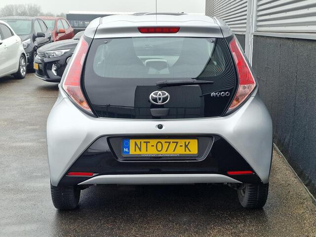 Toyota AYGO 1.0 VVT-i x-play Navigatie, Achteruitrijcamera, Bluetooth, 5-deurs